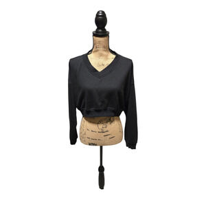 Solid black v neck long sleeve crop pullover sweater, size large*